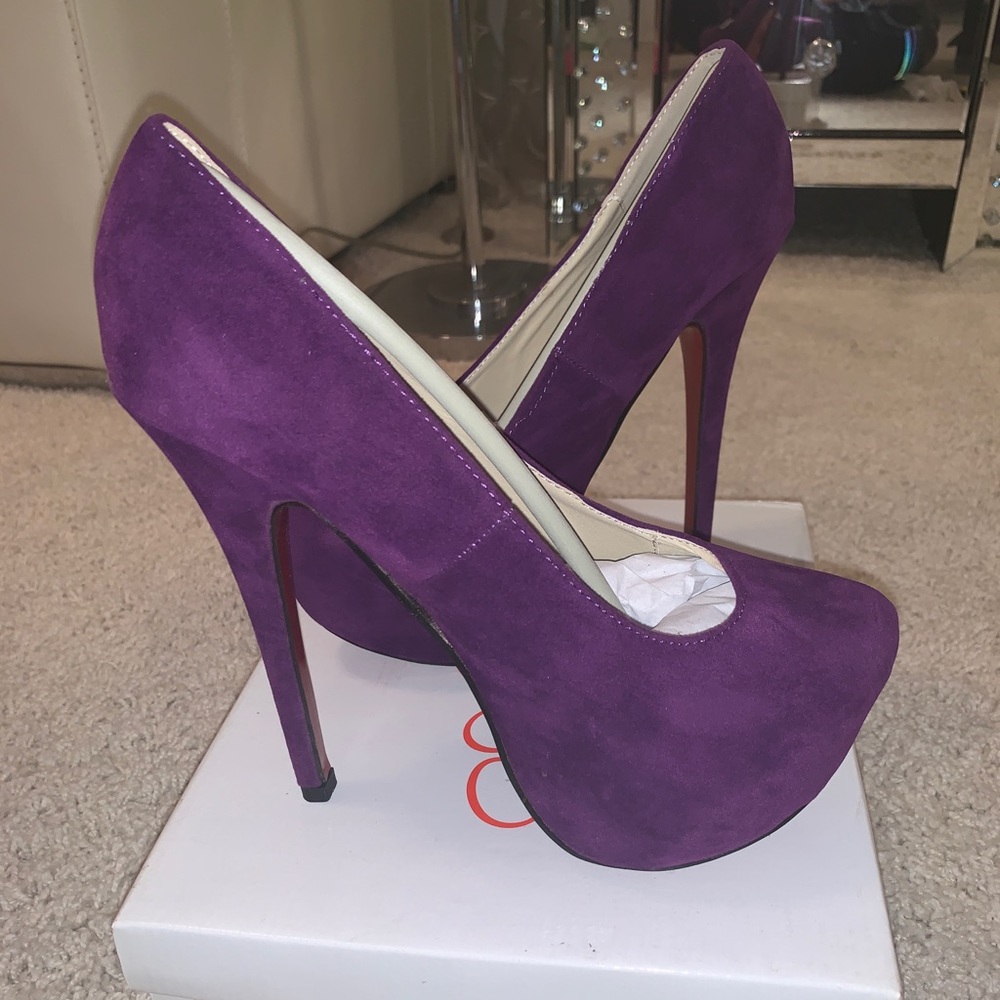 Purple pumps